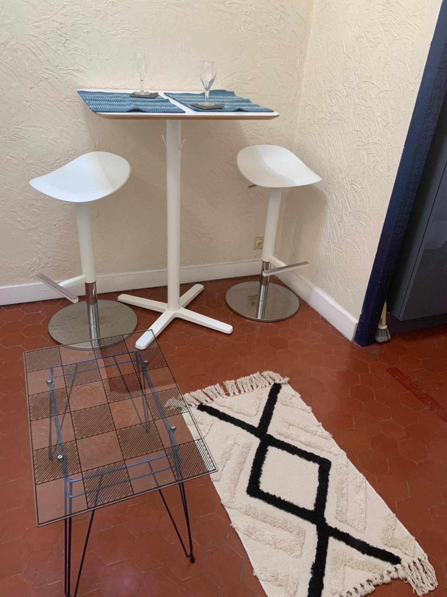 Un Appartement Atypiquement Provencal Le Cannet Luaran gambar